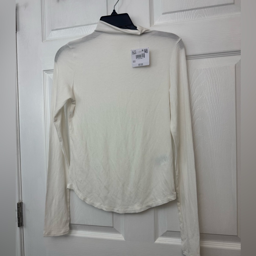 American Eagle Outfitters Off-White Long Sleeve Tee Size Medium